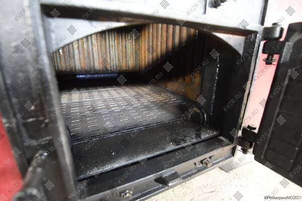 Колосниковая топка котла 630 кВт работающего без дымососа